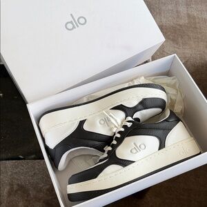 ALO Yoga 01 Classic Sneakers
